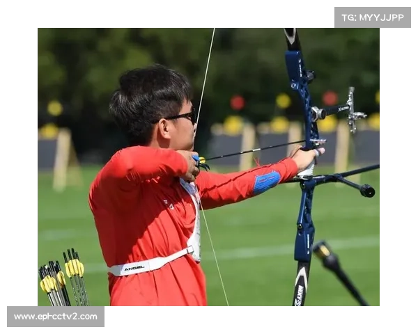 中国射箭队雨中训练备战世锦赛 全力适应新赛制冲击奖牌